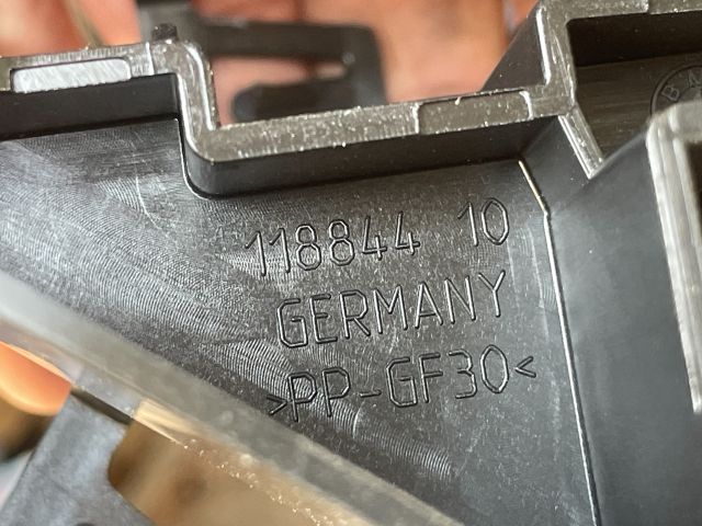 bontott BMW 3 F30-F35 Tartó Bak