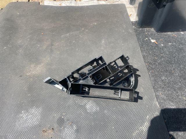 bontott BMW 3 F30-F35 Tartó Bak