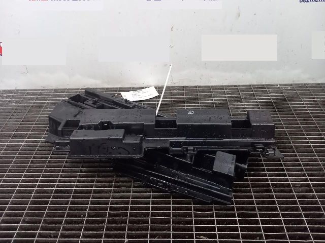 bontott BMW 3 F30-F35 Tartó Bak