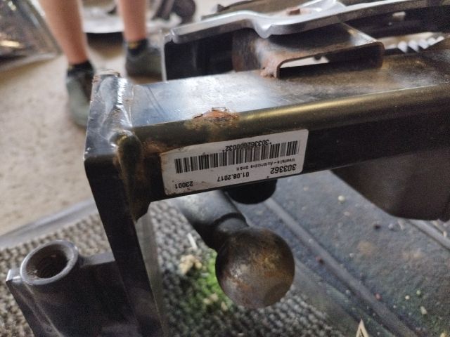 bontott BMW 3 F30-F35 Vonóhorog