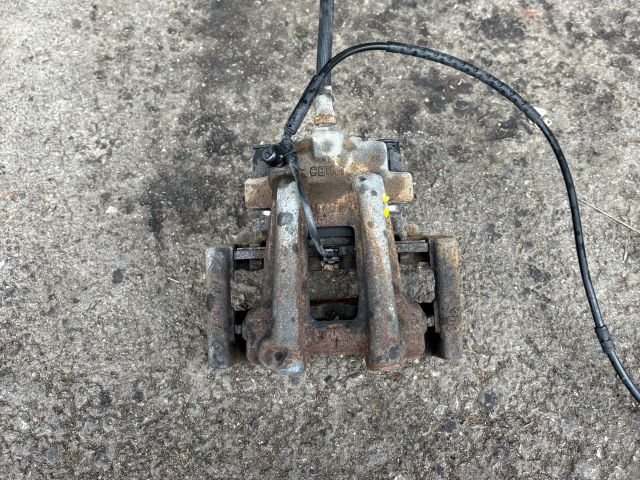 bontott BMW 3 F31 Jobb hátsó Féknyereg Munkahengerrel