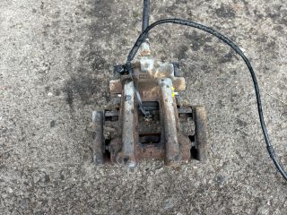 bontott BMW 3 F31 Jobb hátsó Féknyereg Munkahengerrel