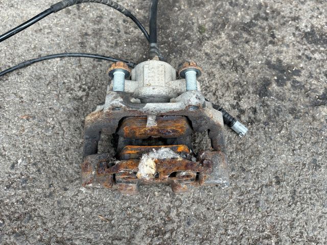 bontott BMW 3 F31 Jobb hátsó Féknyereg Munkahengerrel