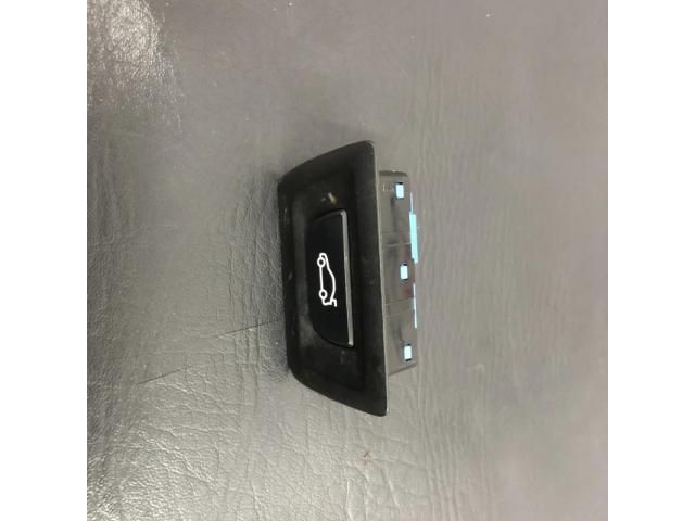 bontott BMW 3 F31 Csomagtér Nyitó Kar / Gomb