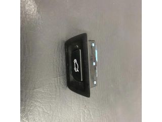 bontott BMW 3 F31 Csomagtér Nyitó Kar / Gomb