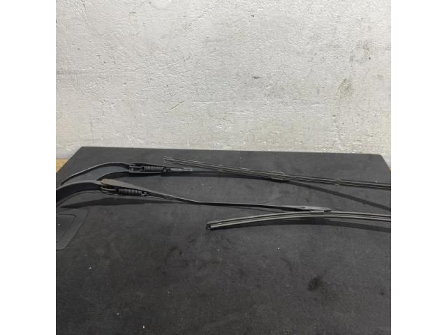 bontott BMW 3 F31 Első Ablaktörlő Kar