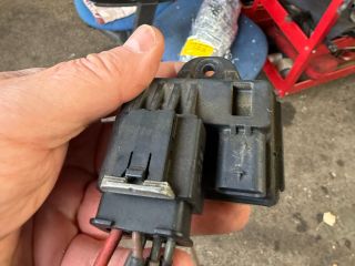 bontott BMW 3 F31 Izzító Relé