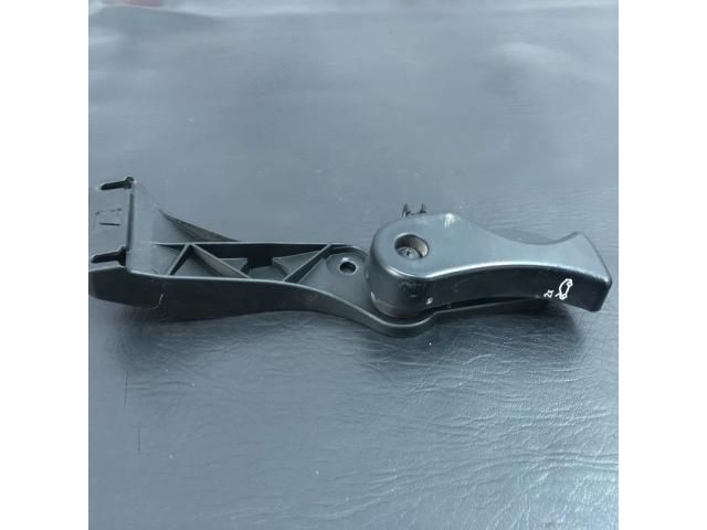 bontott BMW 3 F31 Motorháztető Nyitó Kar / Gomb