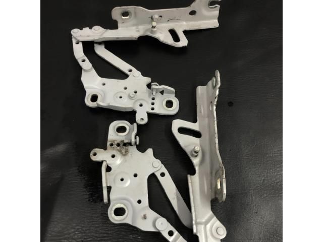 bontott BMW 3 F31 Motorháztető Zsanér Pár