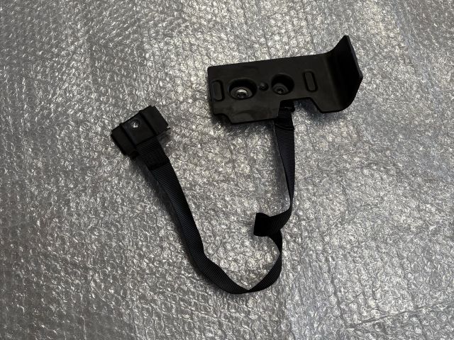 bontott BMW 3 G20-G80 Akkumulátor Leszorító