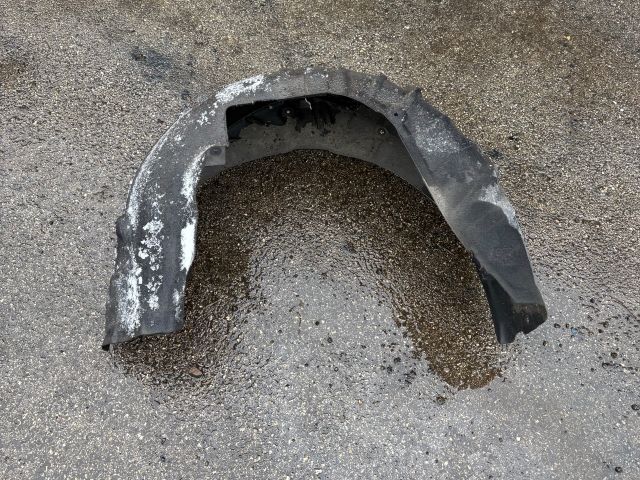 bontott BMW 3 G20-G80 Bal hátsó Dobbetét (Kerékjárati, Műanyag)