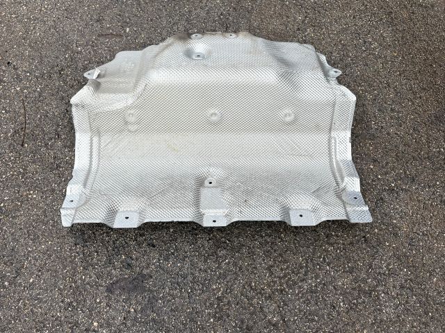 bontott BMW 3 G20-G80 Hátsó Kipufogó Dob Hővédő Lemez