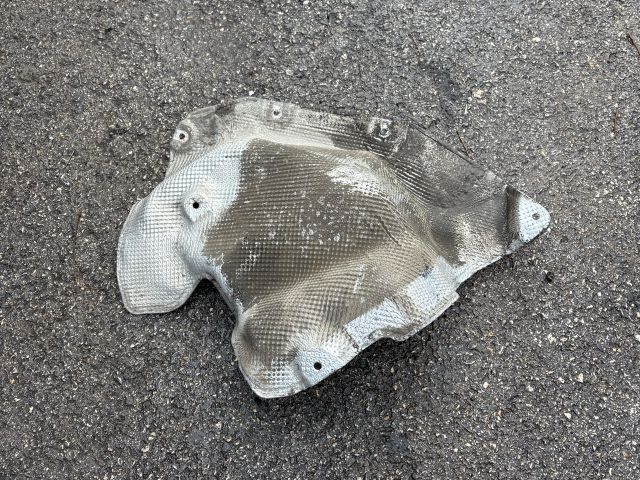 bontott BMW 3 G20-G80 Hátsó Kipufogó Dob Hővédő Lemez