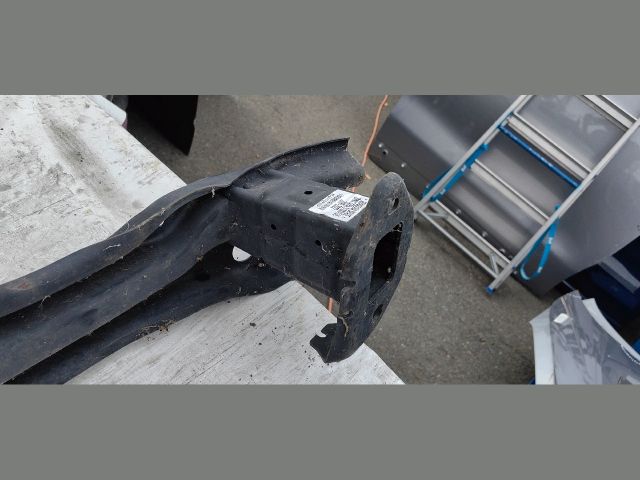 bontott BMW 3 G20-G80 Hátsó Lökhárító Merevítő (Fém)