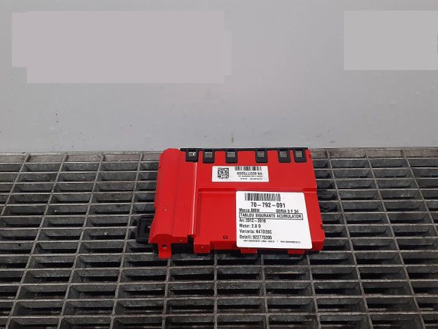 bontott BMW 3 GT Biztosítéktábla Motortér