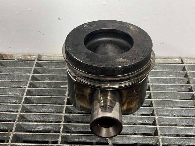 bontott BMW 3 GT Dugattyú