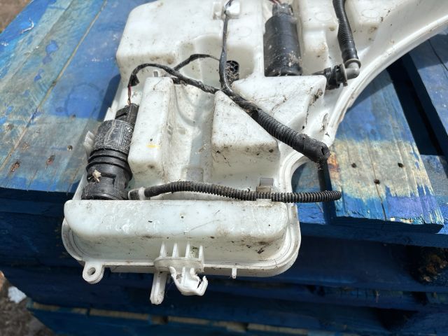 bontott BMW 3 GT Ablakmosó Tartály