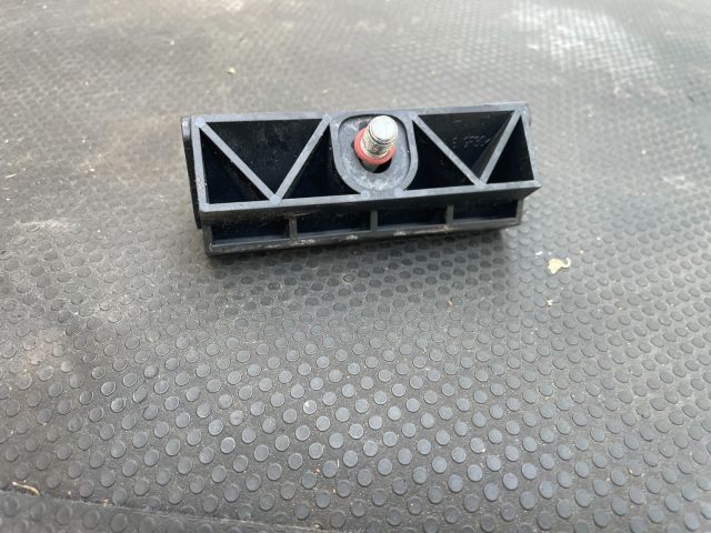 bontott BMW 3 GT Akkumulátor Leszorító