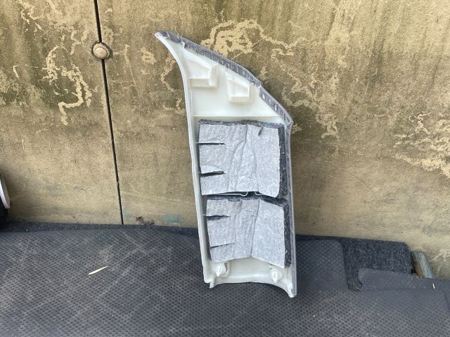 bontott BMW 3 GT Bal C Oszlop Burkolat