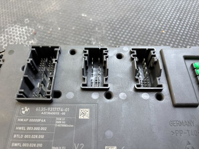 bontott BMW 3 GT Biztosítéktábla Csomagtér