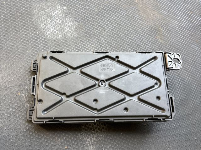 bontott BMW 3 GT Biztosítéktábla Csomagtér