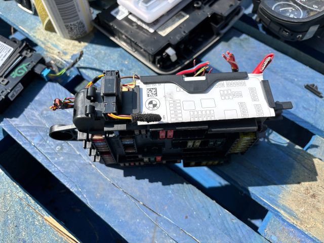 bontott BMW 3 GT Biztosítéktábla Csomagtér