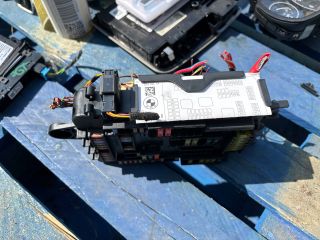 bontott BMW 3 GT Biztosítéktábla Csomagtér