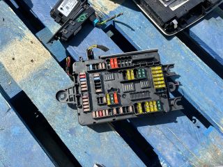 bontott BMW 3 GT Biztosítéktábla Csomagtér