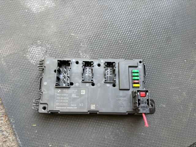 bontott BMW 3 GT Biztosítéktábla Csomagtér