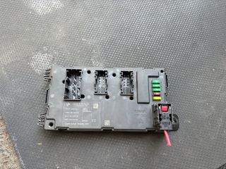 bontott BMW 3 GT Biztosítéktábla Csomagtér