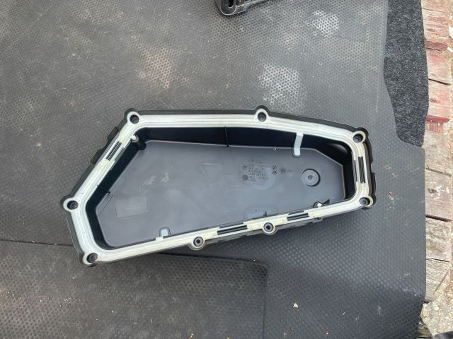 bontott BMW 3 GT Biztosítéktábla Fedél