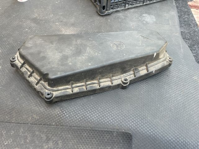 bontott BMW 3 GT Biztosítéktábla Fedél