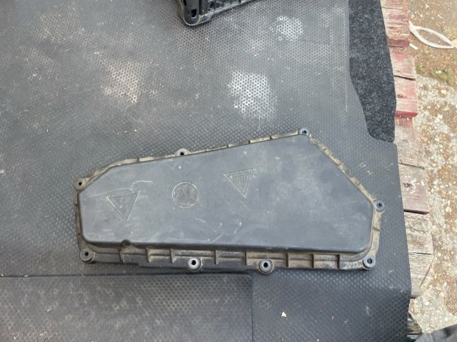 bontott BMW 3 GT Biztosítéktábla Fedél