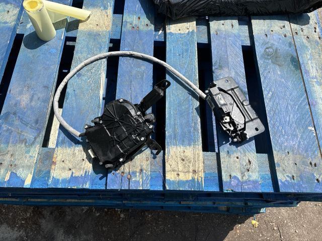 bontott BMW 3 GT Csomagtérajtó Zárszerkezet