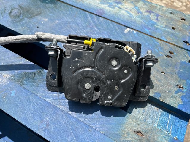 bontott BMW 3 GT Csomagtérajtó Zárszerkezet