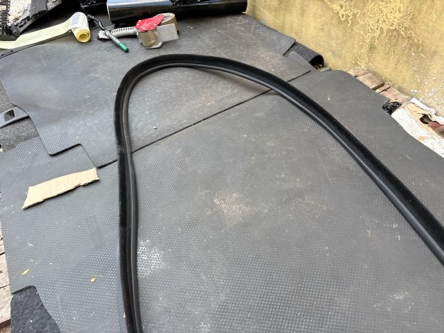 bontott BMW 3 GT Jobb első Gumikéder