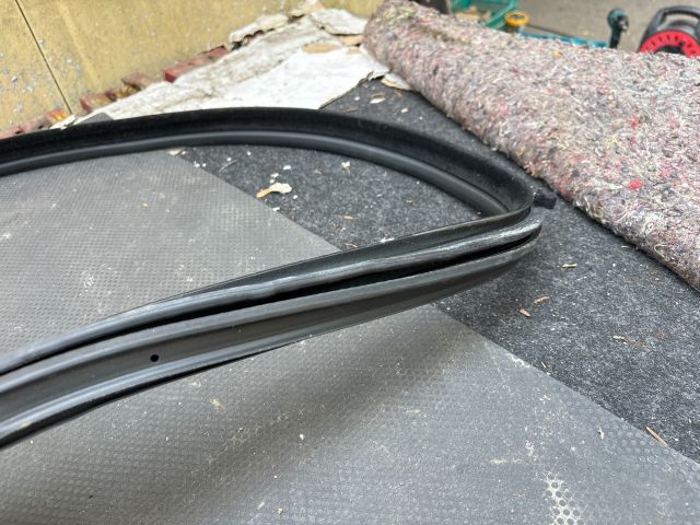 bontott BMW 3 GT Jobb első Gumikéder