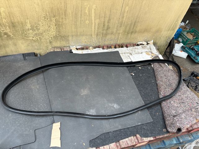 bontott BMW 3 GT Jobb első Gumikéder