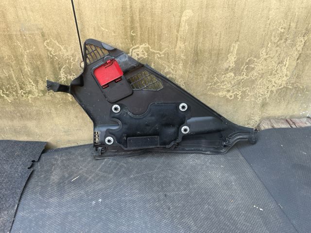 bontott BMW 3 GT Jobb Levélrács Záróvég