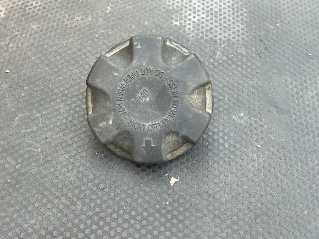 bontott BMW 3 GT Kiegyenlítőtartály Sapka