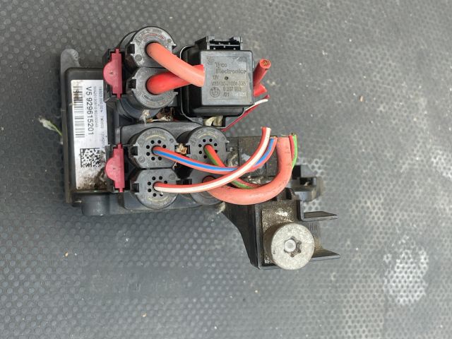 bontott BMW 3 GT Pozitív Kábel Elosztó