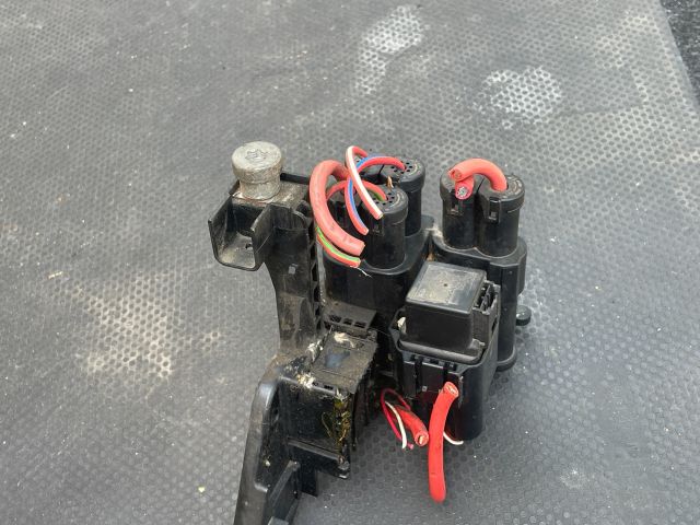 bontott BMW 3 GT Pozitív Kábel Elosztó