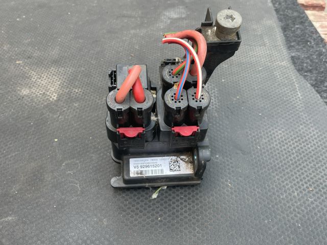 bontott BMW 3 GT Pozitív Kábel Elosztó