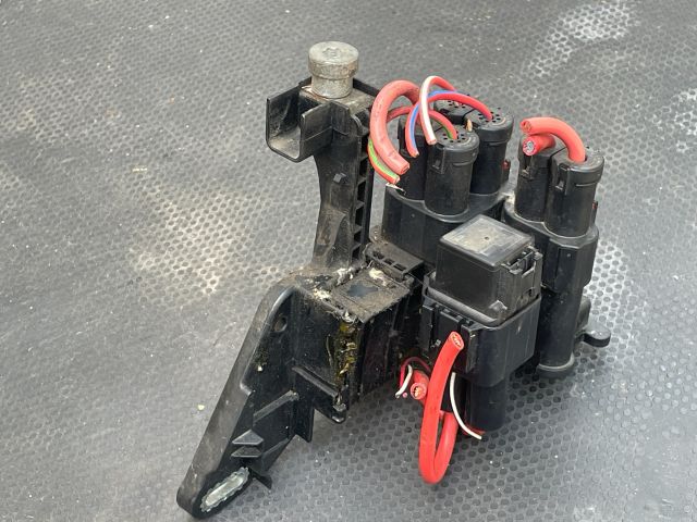 bontott BMW 3 GT Pozitív Kábel Elosztó