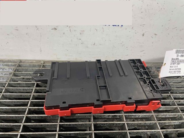 bontott BMW 4 Biztosítéktábla Motortér