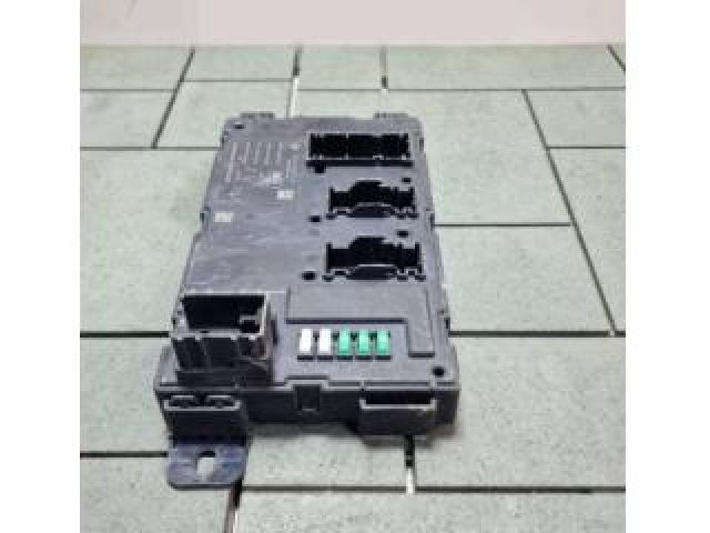 bontott BMW 4 Biztosítéktábla Motortér