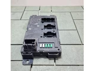 bontott BMW 4 Biztosítéktábla Motortér