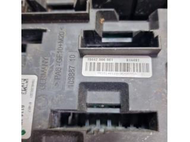 bontott BMW 4 Biztosítéktábla Motortér