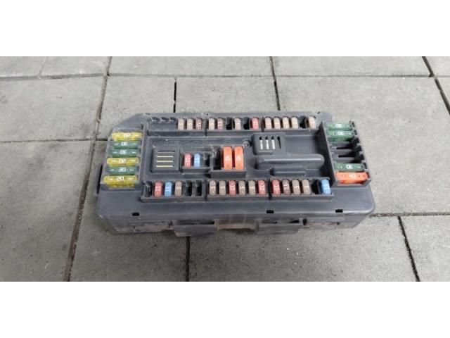 bontott BMW 4 Biztosítéktábla Csomagtér