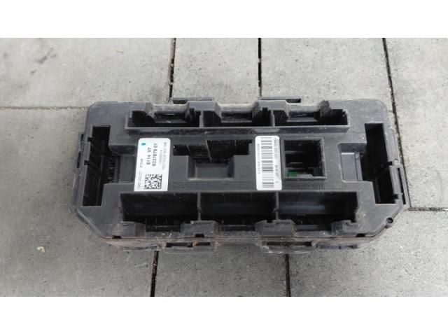 bontott BMW 4 Biztosítéktábla Csomagtér